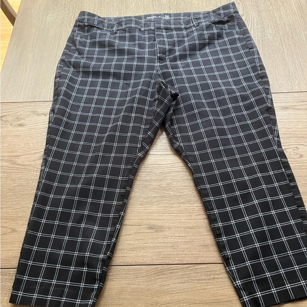 Old Navy Black and White Ankle Cropped Pants